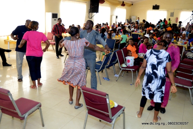 Mummies Daddies dancing it all out during the Family Weekend